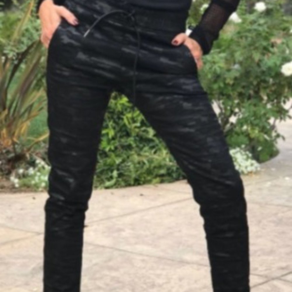 Shely Flog Pants Black Camo Size 27